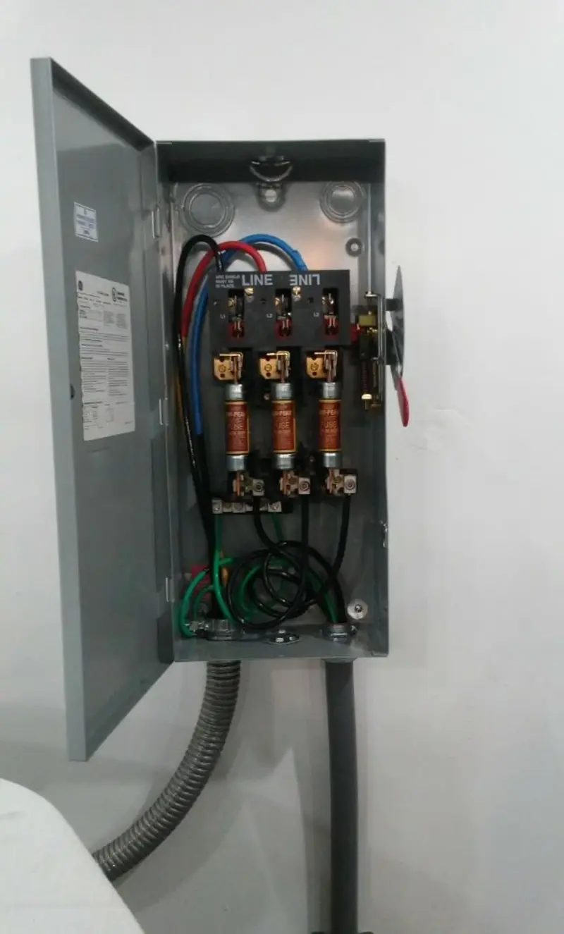 Three-phase disconnect switch installed for Smoke Detector Installation in Tontitown